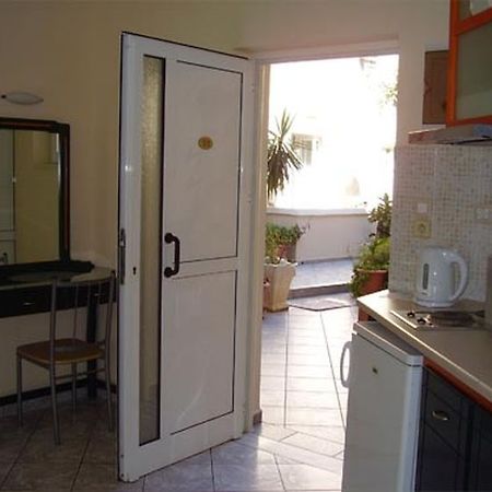 Nirvana Studios And Apartements Jeorjúpoli Kültér fotó